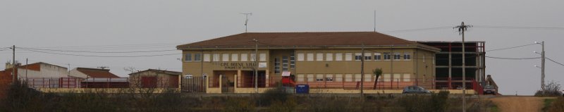 Vista frontal del Colegio Comarcal de Burganes de Valverde.