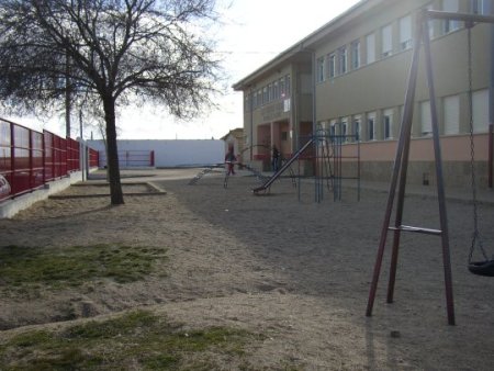 Vista delantera del Colegio de Burganes