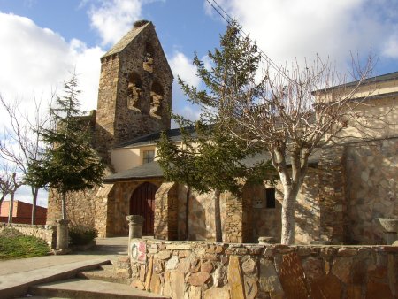 Iglesia de Burganes, vista de la entrada principal